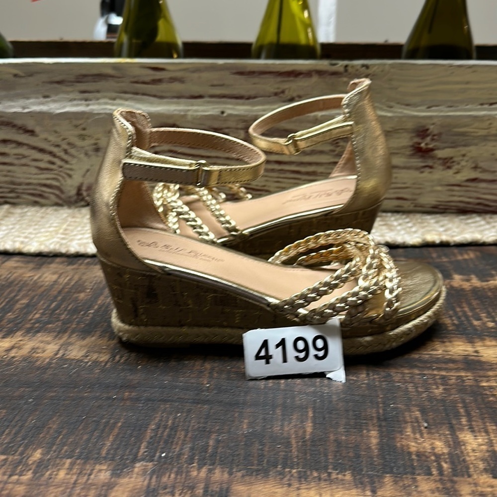 Self esteem size 2 wedges pre worn in excellent condition.  Velcro strap